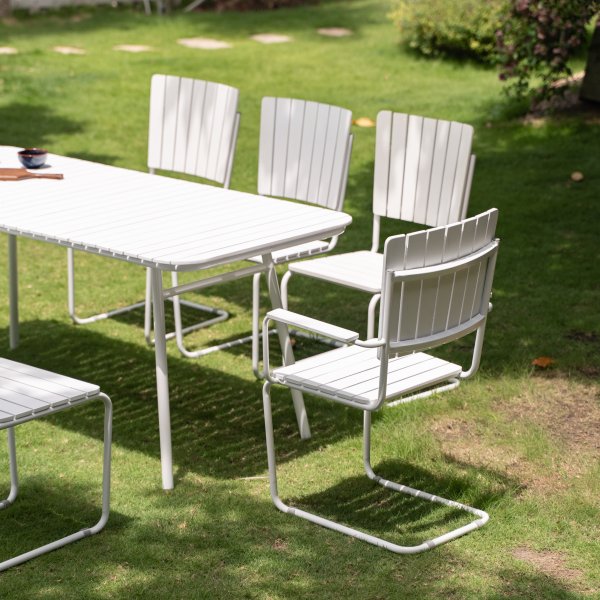 Ruokailuryhmä 8 hengelle: pöytä 180x80 cm ja 8 tuolia Ruokailuryhmä 8 hengelle: pöytä 180x80 cm ja 8 tuolia