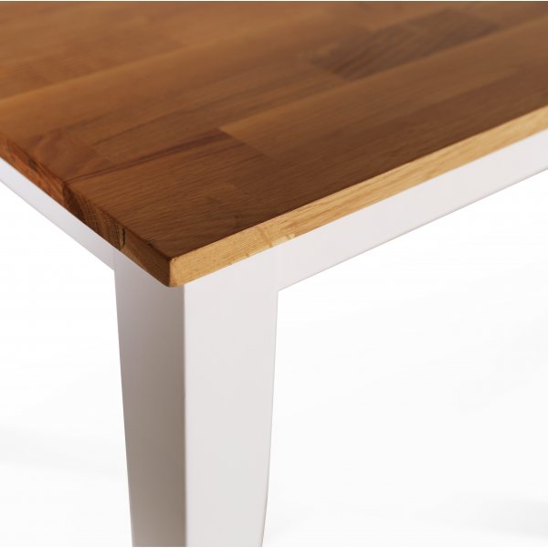 Dalarö-ruokailuryhmä 180 cm pöytä valkoinen/tammi + 6 kpl valkoista Gaston-ruokatuolia + 6.00 x Tuolin tyyny Dalarö-ruokailuryhmä 180 cm pöytä valkoinen/tammi + 6 kpl valkoista Gaston-ruokatuolia + 6.00 x Tuolin tyyny