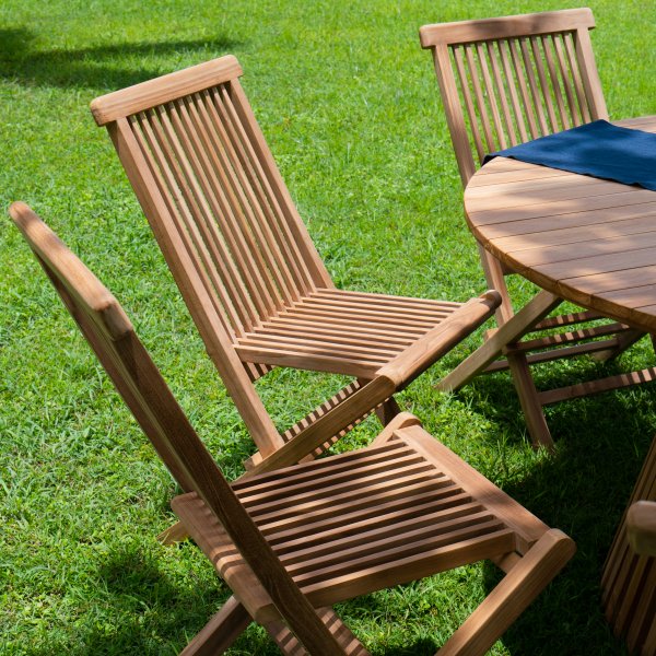 Salt�-ulkoryhm� tiikist�: py�re� tiikkip�yt� ja 8 tiikkituolia