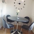 Asiakaskuva Pyöreä Plaza-ruokapöytä - Harmaa marmori / Kromi