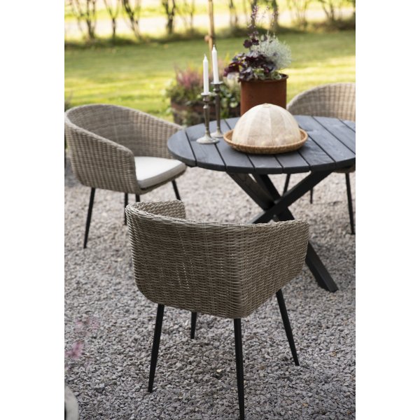 Ulkoryhmä: musta pyöreä ruokapöytä Ø112 cm ja 4 nojatuolia Ulkoryhmä: musta pyöreä ruokapöytä Ø112 cm ja 4 nojatuolia