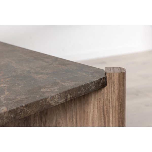 Sohvapöytä Rogaland 100 x 100 cm - Ruskeaa puuta ruskealla marmorijäljitelmällä Sohvapöytä Rogaland 100 x 100 cm - Ruskeaa puuta ruskealla marmorijäljitelmällä