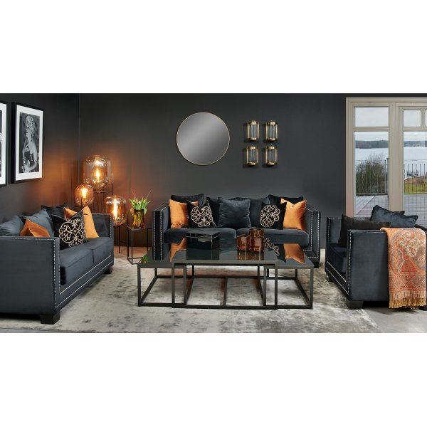 Kolmen istuttava sohva Cloude niiteillä - Musta (Sametti) Kolmen istuttava sohva Cloude niiteillä - Musta (Sametti)