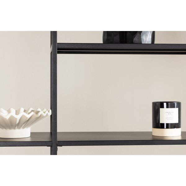 El alto hylly - musta