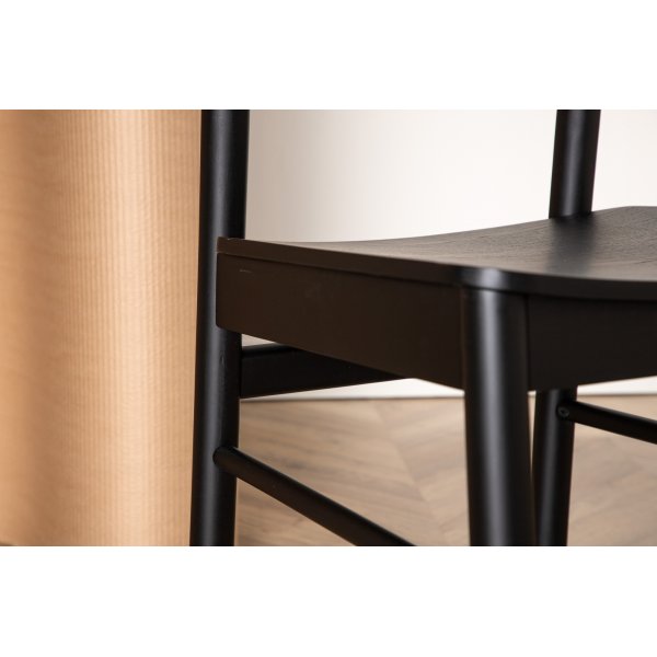 Montros ruokapydn tuoli - musta