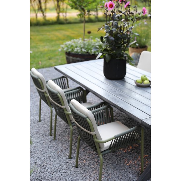 Oxford-ulkoruokailuryhmä; pöytä 220x100 cm sis. 6 pinottavaa Lincoln-nojatuolia, vihreä/beige Oxford-ulkoruokailuryhmä; pöytä 220x100 cm sis. 6 pinottavaa Lincoln-nojatuolia, vihreä/beige