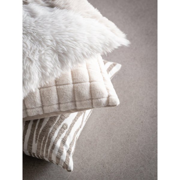 Marty tyynynpäällinen 45 x 45 cm - Nougat Marty tyynynpäällinen 45 x 45 cm - Nougat