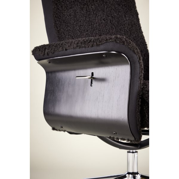 Hagön lepotuoli jalustalla - musta / kromi + Huonekalujen puhdistus Hagön lepotuoli jalustalla - musta / kromi + Huonekalujen puhdistus