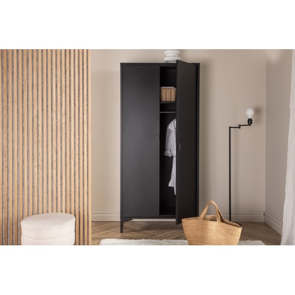 Alexander-vaatekaappi - musta Alexander-vaatekaappi - musta